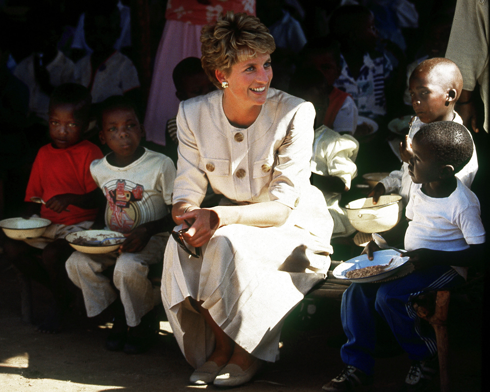 Princess Diana (1961 - 1997) at the Nemazura feeding centre - a Red Cross project for refugees in Zimbabwe, July 1993. She is wearing a safari suit by Catherine Walker. (Photo by Jayne Fincher/Getty Images)